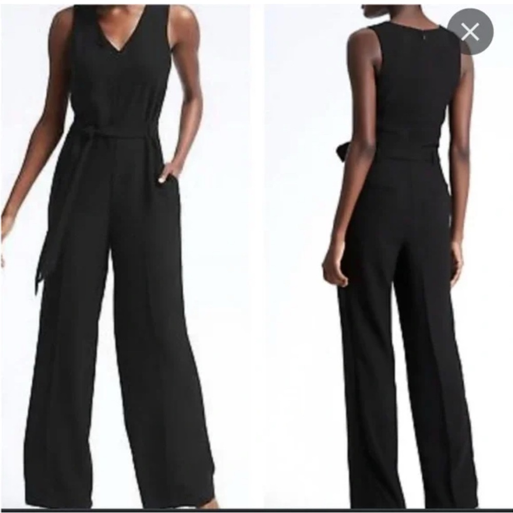 Navy Jumpsuit Banana Republic Size 6. Polyester